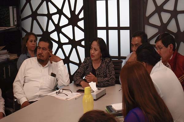 Cuautlancingo: Lupita Daniel atiende peticiones de vecinos de la junta auxiliar Sanctorum