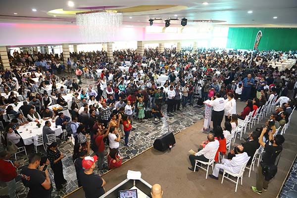 Más planteles regionales y becas, ofrece Miguel Barbosa a alumnos de la BUAP