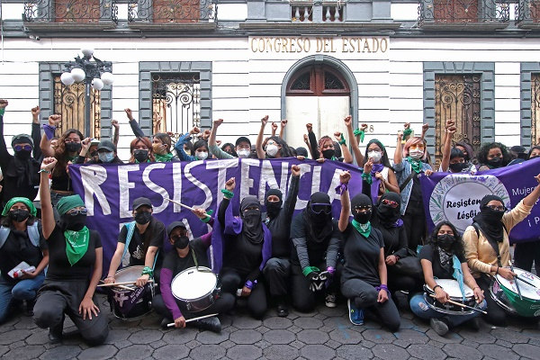 FOTOS: Feministas se manifiestan a favor del aborto en Puebla
