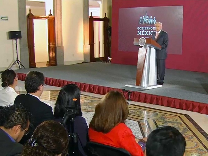 AMLO corrige a subsecretario: “no volverá la tenencia”
