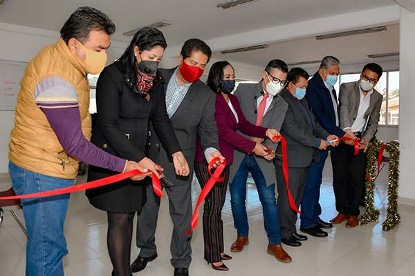 En Cuautlancingo, Lupita Daniel inaugura en el CCC una aula virtual comunitaria