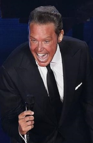 VIDEO: Luis Miguel se enoja con su staff en pleno escenario