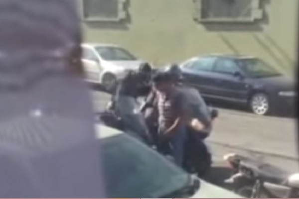 VIDEO: Captan a elementos de SSPTM Puebla en plena extorsión a motociclista