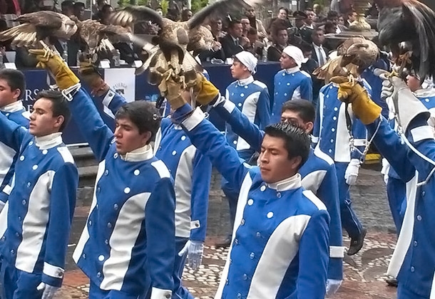 FOTOS: Ejército y 15 mil estudiantes desfilan este 16 de Septiembre en Puebla