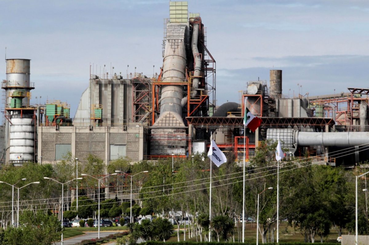 Cemex evade impuestos municipales en Puebla; clausuran planta