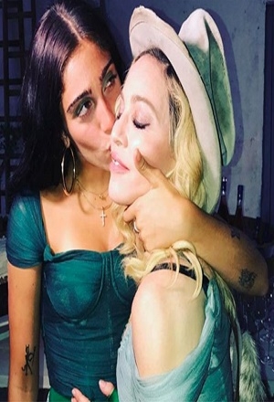 FOTOS: Madonna e hija reciben el 2018 “despeinadas”