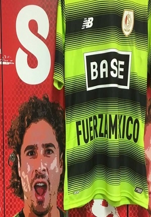 Memo Ochoa dedicó triunfo a afectados por el sismo en México