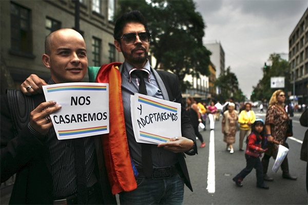 Suprema Corte va por la adopción para parejas del mismo sexo