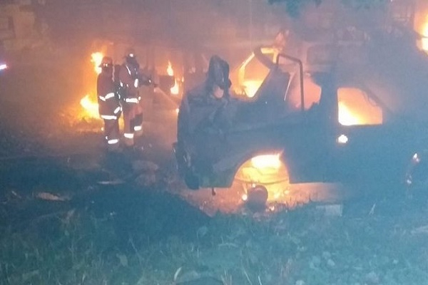 Incendio consumió unidades en corralón de ambulancias del IMSS La Margarita