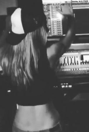 VIDEO: Belinda regala sensual twerking para iniciar la semana