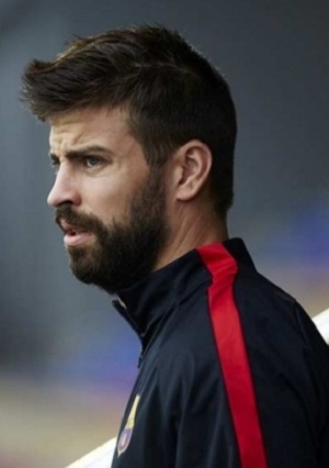 Piqué dedicó mensajes en Twitter a la represión del gobierno español