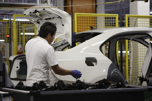 Actividad económica en Puebla retrocedió -0.4% en primer trimestre de 2014