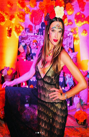 Alessandra Ambrosio disfruta de las playas mexicanas de Los Cabos