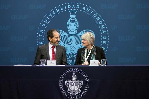 Esparza Ortiz participa en la Conferencia de la Asociación Internacional de Universidades