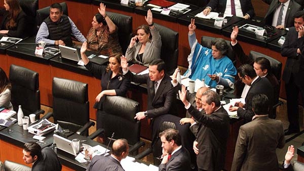 Poblanos opinan que senadores no deben reelegirse