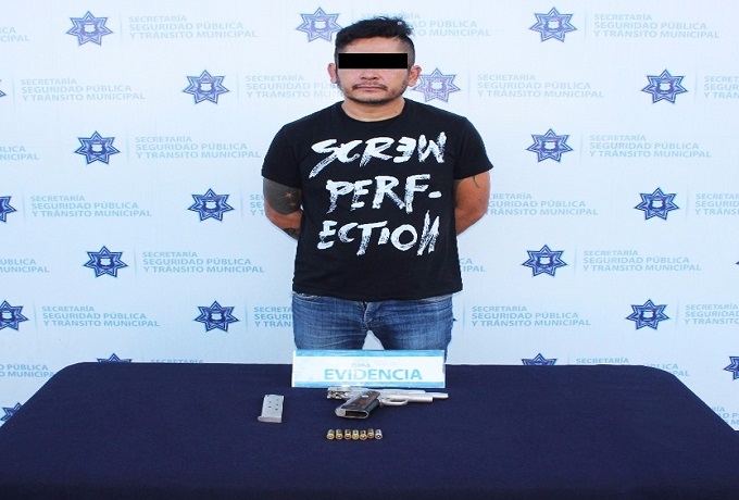 Amenazó a mujer con arma de fuego, policía lo capturó en la colonia Universidades