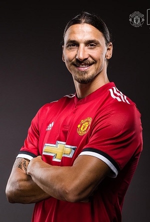 Ibrahimovic regresa al Manchester United con el mítico “10”