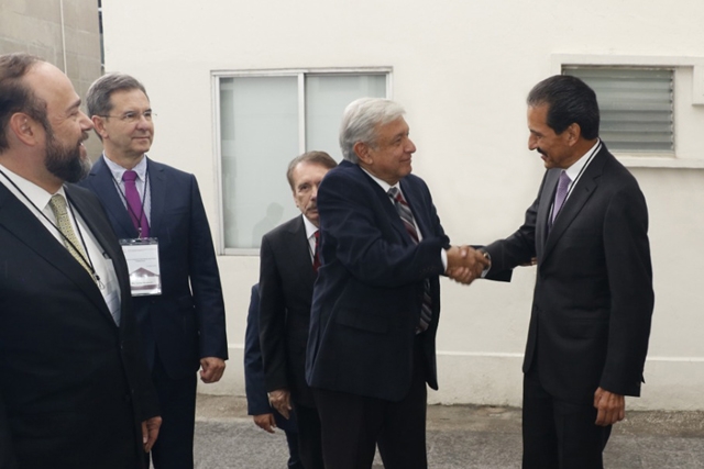 AMLO se reúne con ANUIES; acude el rector de la BUAP