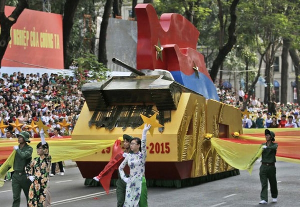 Vietnam celebra 40 años del fin de la guerra con críticas a EU