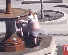 VIDEO: Jóvenes rusos son captados teniendo relaciones sexuales en una fuente