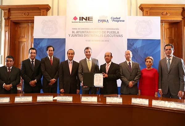 Ayuntamiento de Puebla firma convenio con el INE rumbo a comicios de 2015