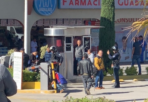 Balean a escolta tras frustrar asalto a cuentahabiente en Plaza Tolín