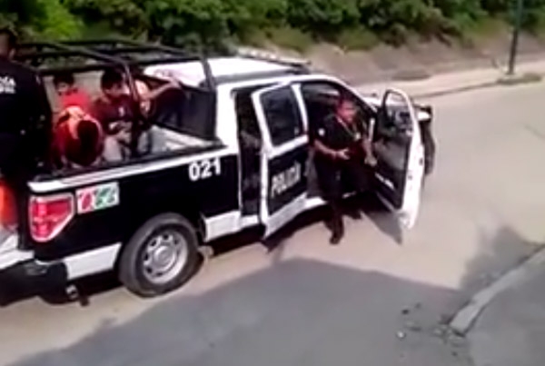 VIDEO: Cesan a policías de Zihuatanejo por intimidar a niños