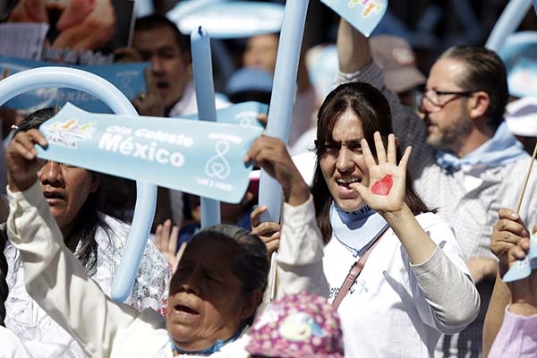 Arzobispo de Puebla celebra marcha en contra del aborto