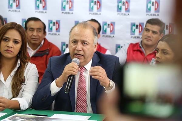 146 mil estudiantes, los más afectados con aumento a tarifa del transporte: PRI