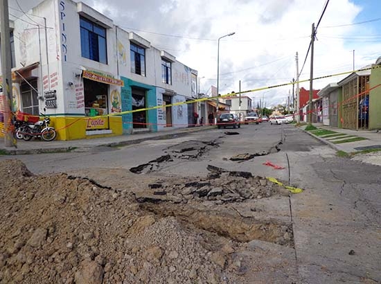 Concesiones Integrales atiende hundimiento y boquete en colonia Galaxia Bosques-Amalucan