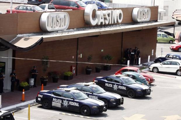 Policía Federal hace operativo en casino de La Isla de Angelópolis