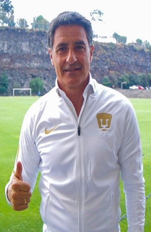 Pumas presentó a Michel como DT; va por refuerzos en defensa y media cancha