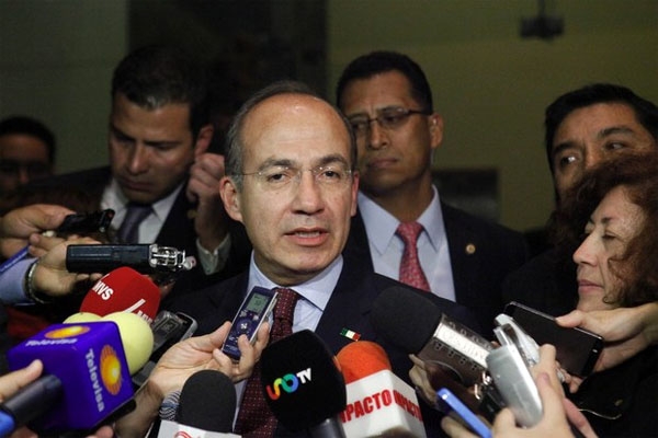 Calderón justifica: PRI y PRD cobraban muy caro las reformas