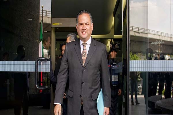 Nieto presenta denuncia por “campaña negra” contra AMLO