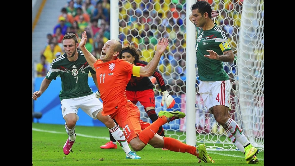 Robben aceptó que se tiró en jugada del penal ante México