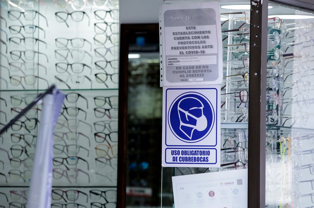 Vuelve uso obligatorio de cubreboca en espacios cerrados en Puebla