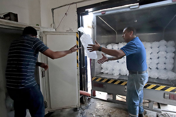 Se dispara venta de hielo en Puebla por ola de calor