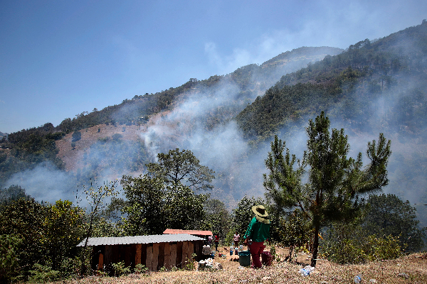Incendio forestal en Zacatlán, controlado al 95%; retoman clases