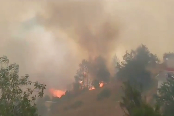 Suspenden clases en 23 escuelas por incendio forestal en Zacatlán