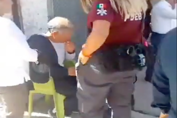 Por echar pleito y atropelló a un abuelito en Xilotzingo