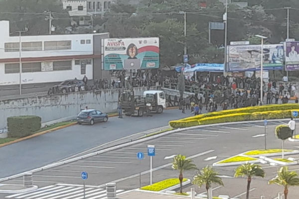 Retoman bloqueo de la Autopista del Sol en Guerrero