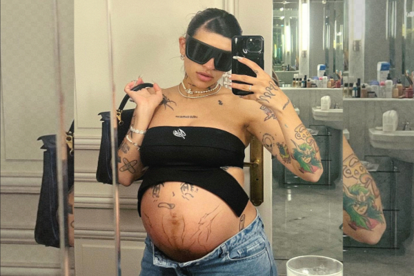 Cazzu se convierte en conejita de Playboy