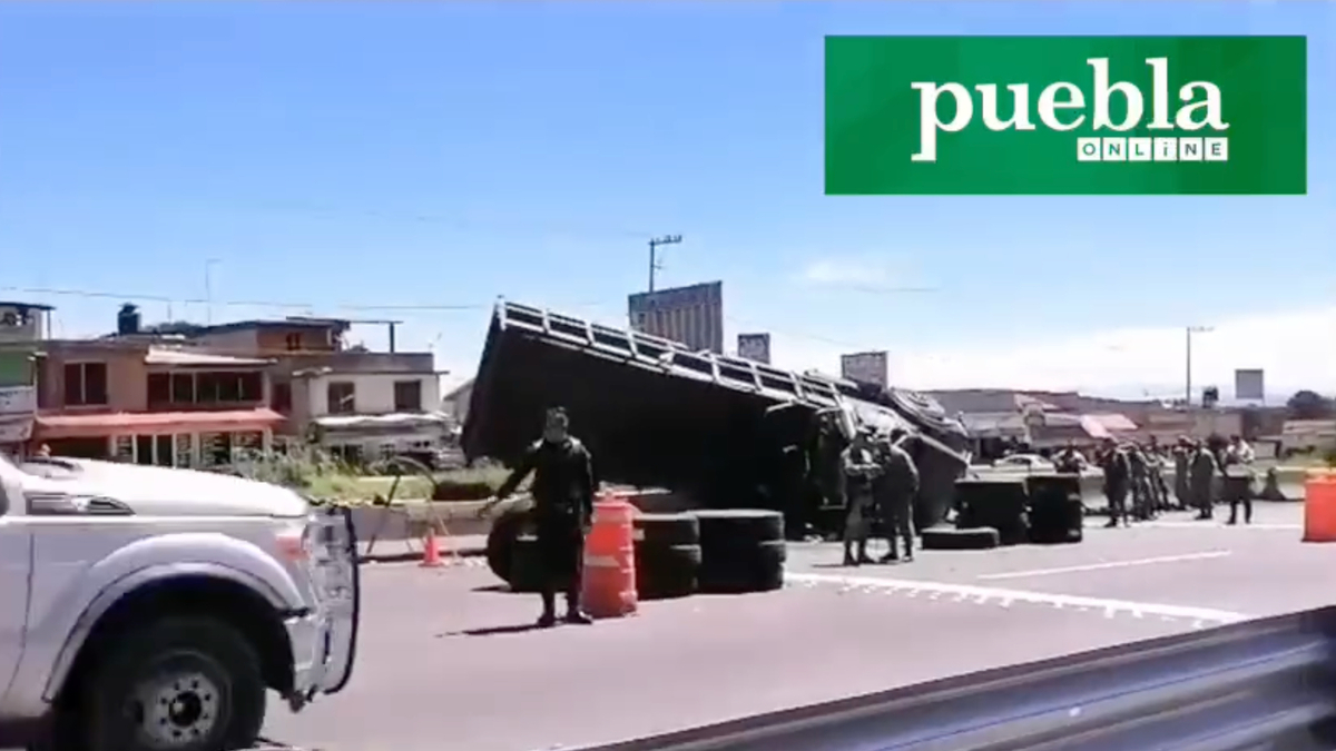 Vuelca camión del Ejército en la autopista México-Puebla; un herido