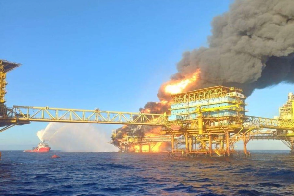 Se registra explosión en plataforma de Pemex en Campeche