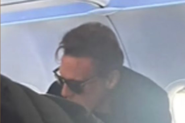Luis Miguel viaja en vuelo comercial ¿y el jet privado?