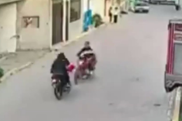No es broma, motociclistas chocan de frente en Quecholac, Puebla