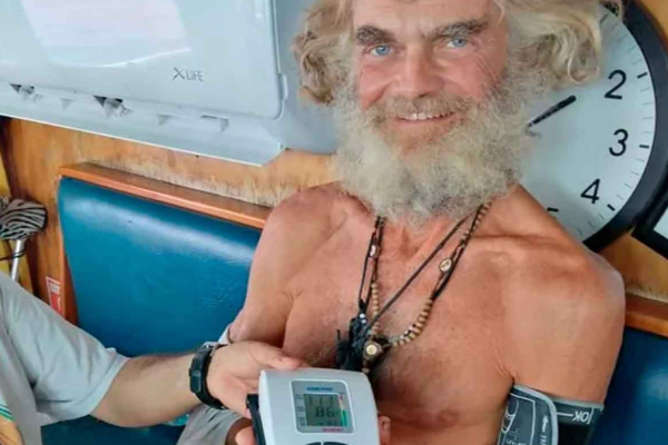 Náufrago australiano llega a México tras su rescate por barco atunero
