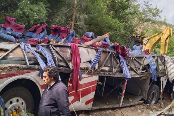 Volcadura de camión en Oaxaca deja 26 muertos