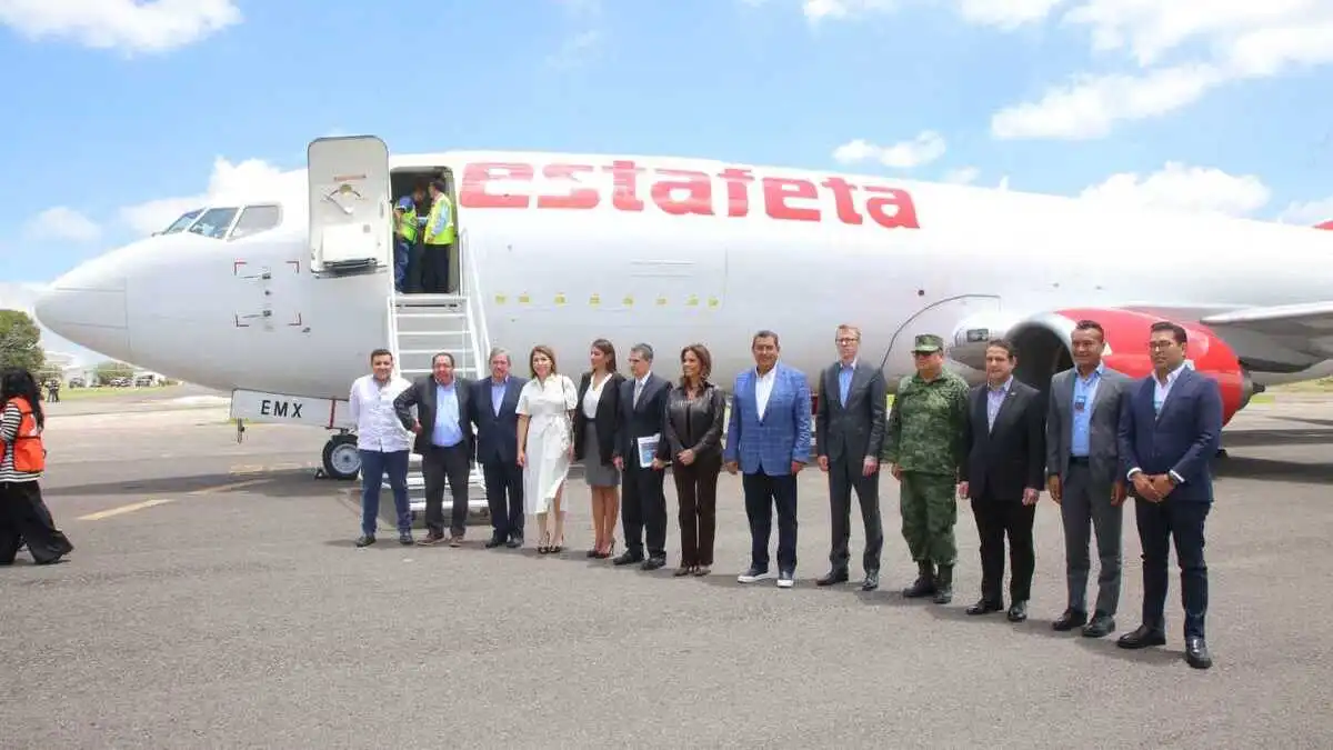 Estafeta carga aérea llega al aeropuerto de Puebla