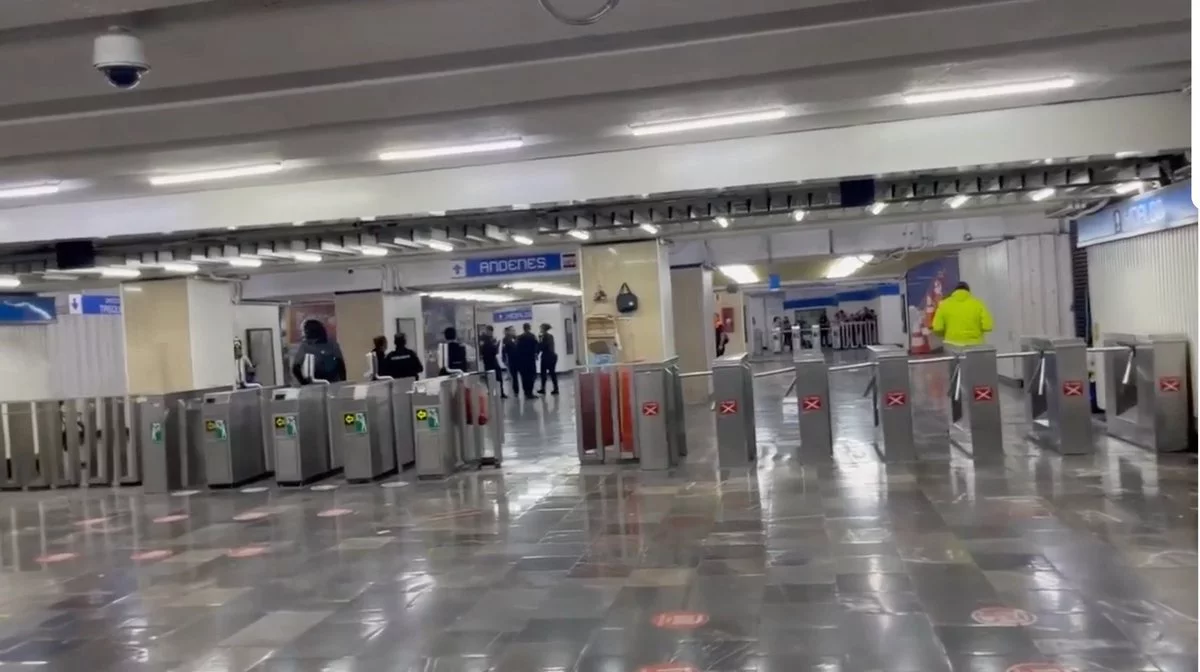 Pareja muere arrollada por el Metro en CDMX